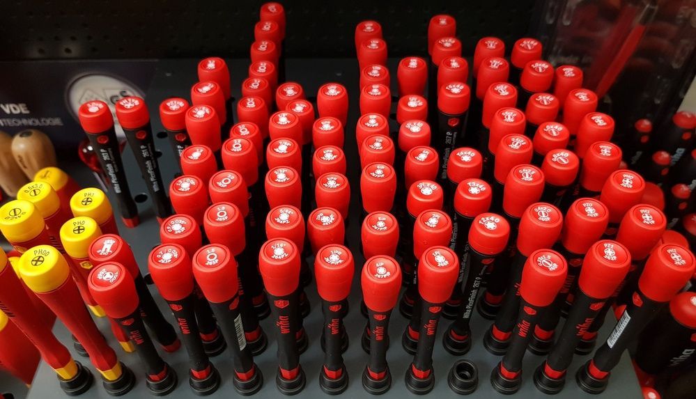 Тонкая микро отвертка HEX NUT 1.5 x 60 мм для винтов с внешним шестигранником PicoFinish Wiha 42443 42443 фото